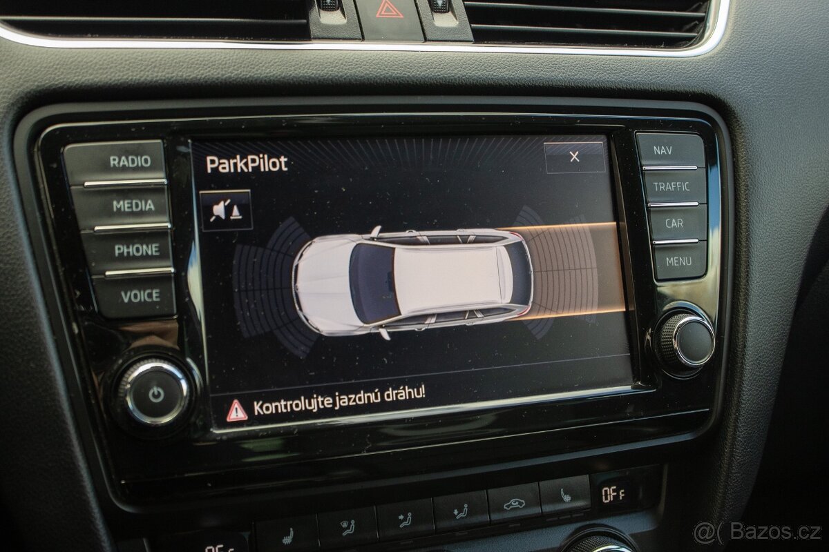 Škoda Octavia Combi 2.0 TD DPF RS DSG - 15