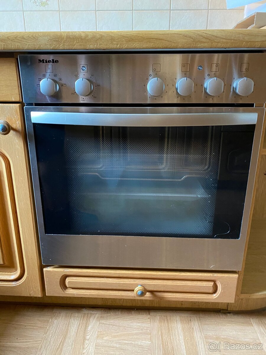 Hnědá kuchyňská linka z Německa se spotřebiči - 15