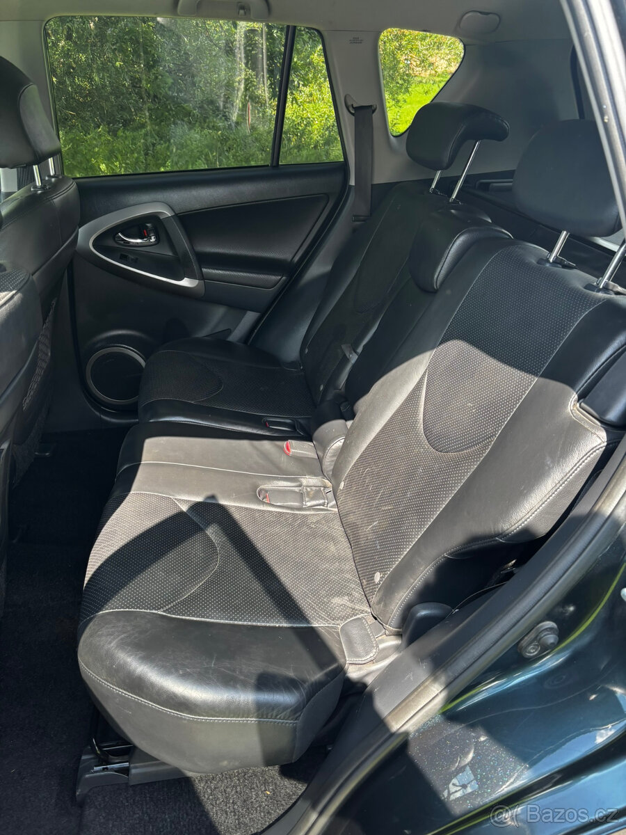 Toyota Rav4 2.2D-CAT 130kW, 4x4, SUV, Manual, Klima, Tažné - 15