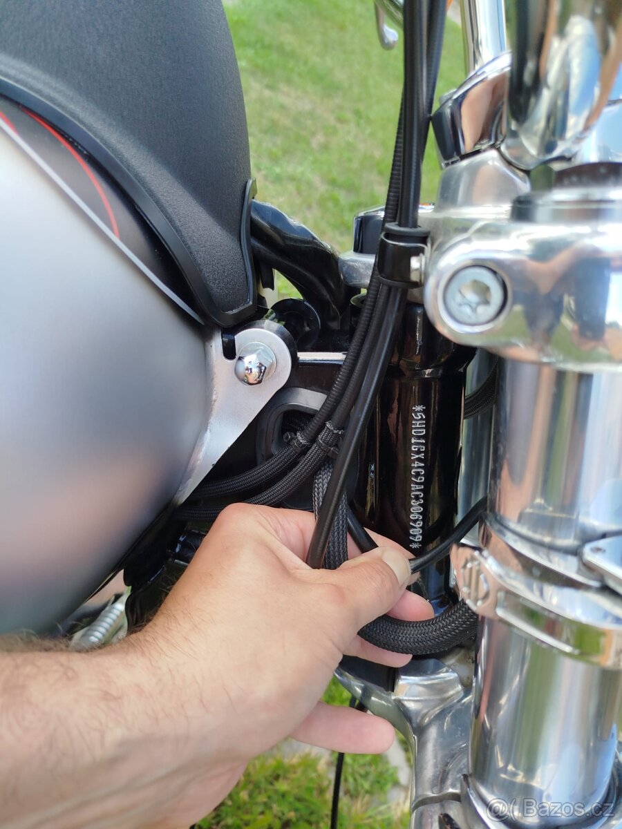 Harley Davidson Dyna Street Bob - 15