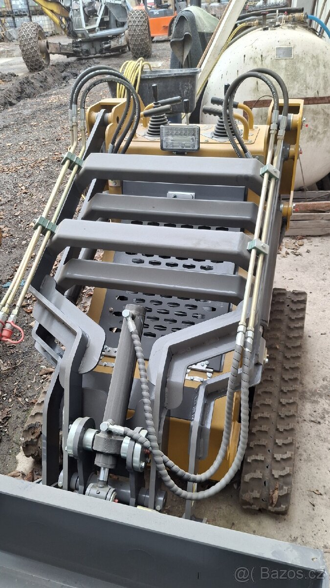 Mini nakladač, smykový nakladač - 15