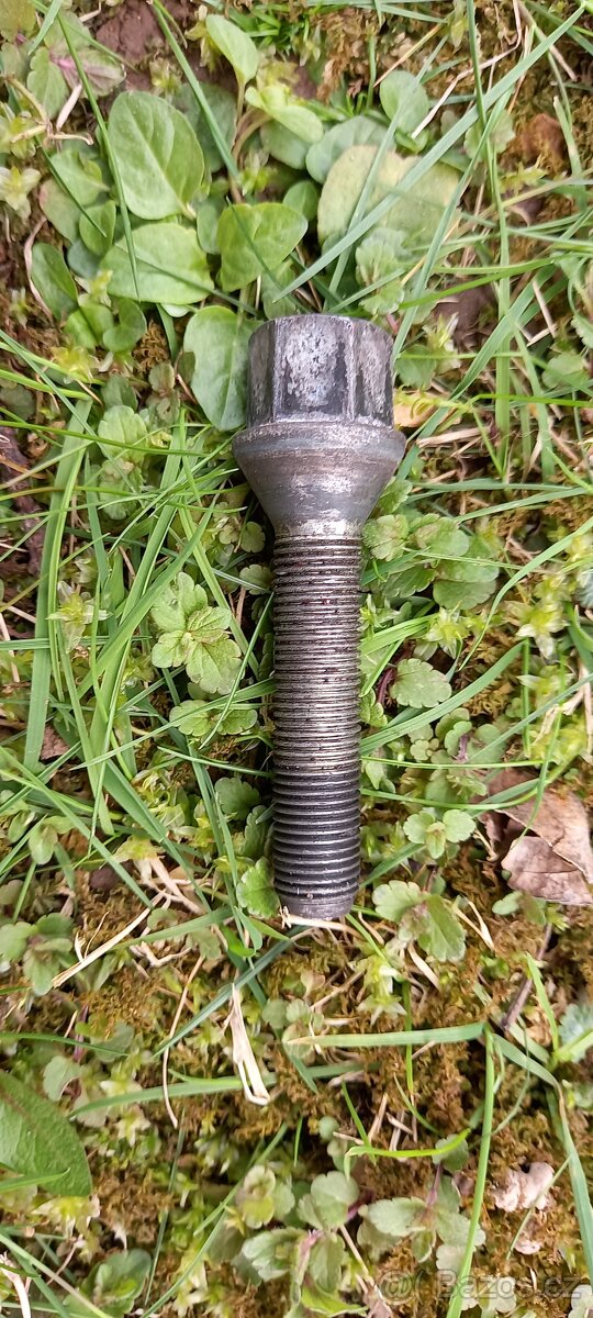 Alu kola Bene PEUGEOT/FORD 15",pneu 195/50R15,podložky 20 - 15