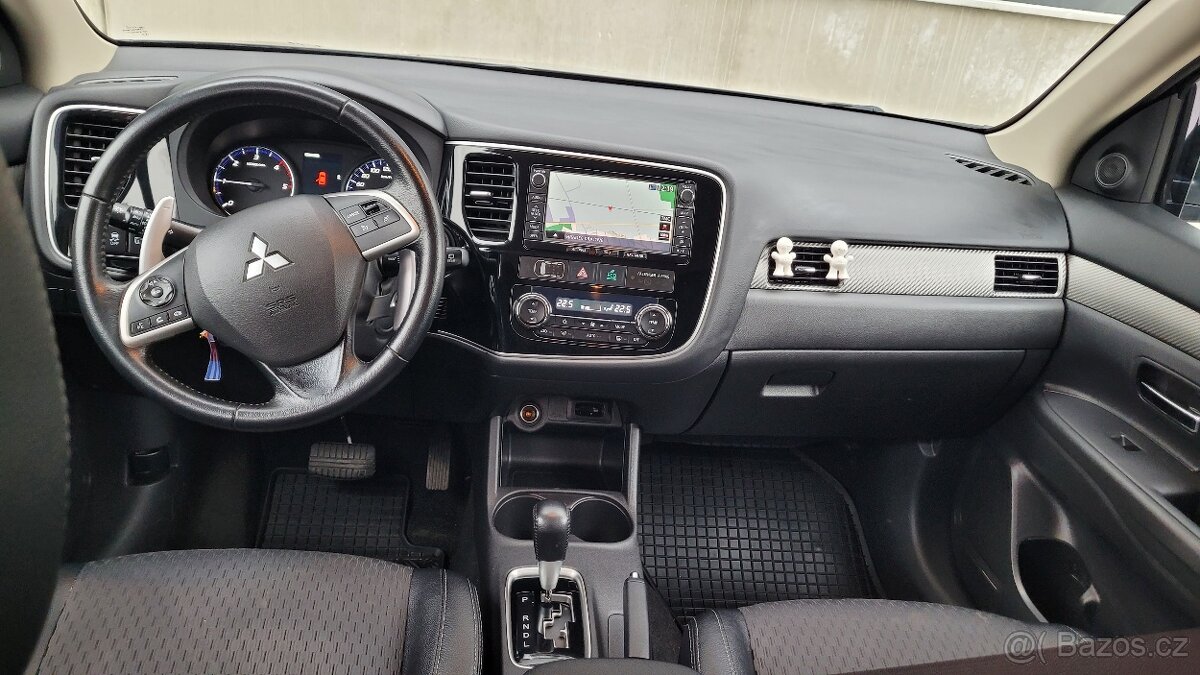 Prodám Mitsubishi Outlander 2.2 DI-D 4x4 - 15