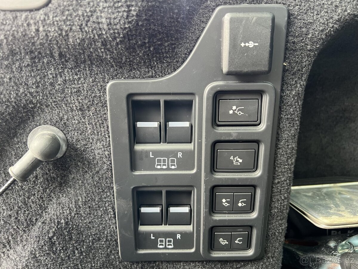 Land Rover Discovery D300DynamicAWD128tkm,cena s DPH - 15