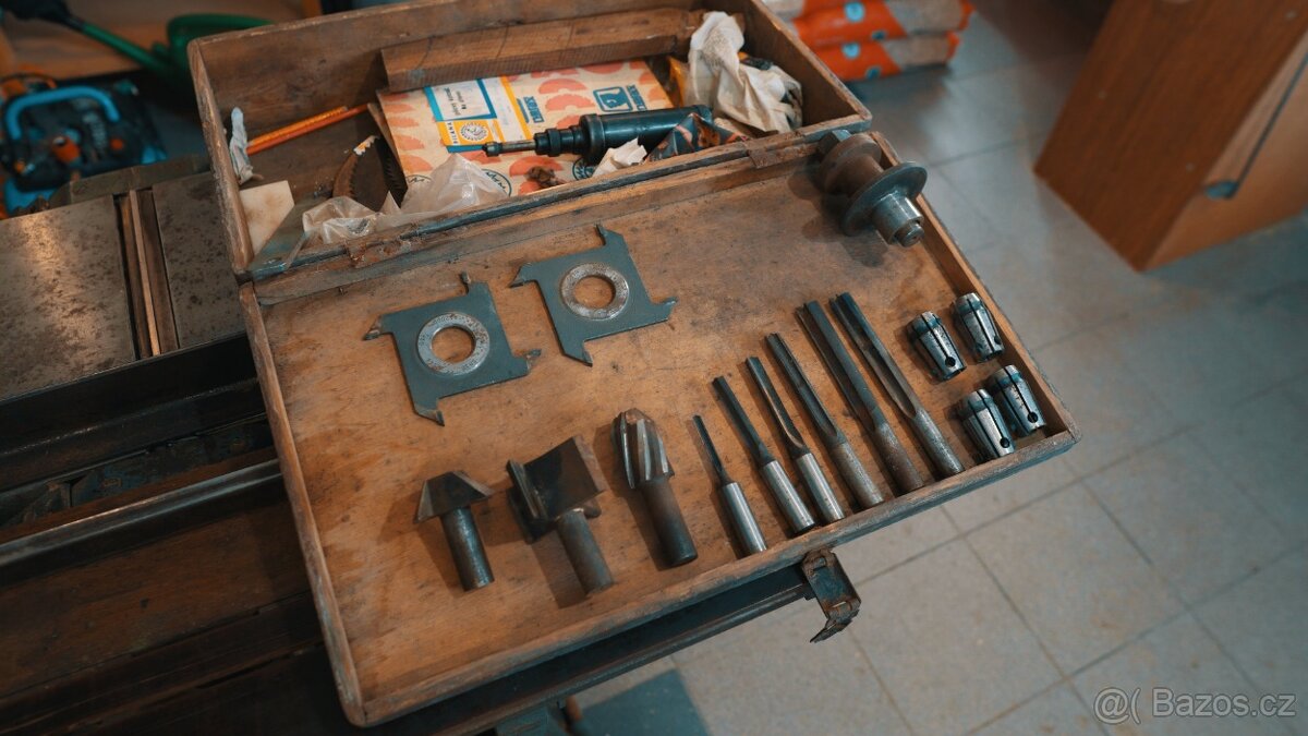 Srovnávačka s protahem, stolní pilou, příprava na frézování - 15