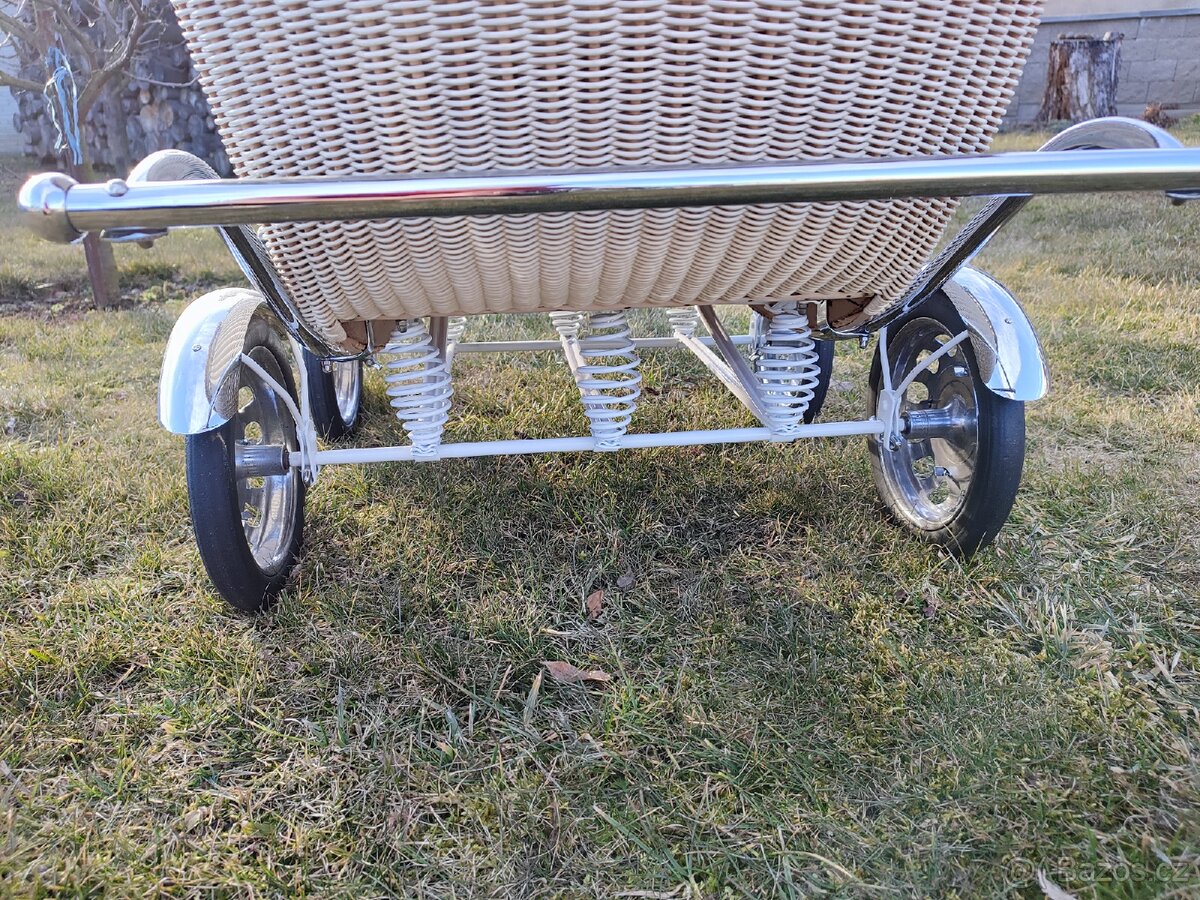 Renovovaný proutěný retro kočárek Liberta - 15