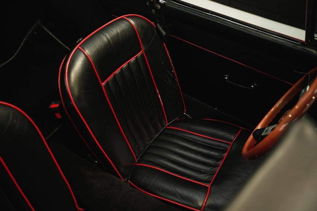 MG B 1.8 z roku 1964 v atraktivní barvě Flame Red - 15