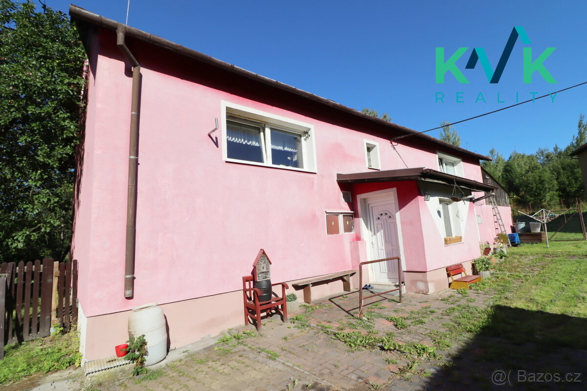 Prodej rodinného domu 3+1 se společenskou místností a barem, - 15