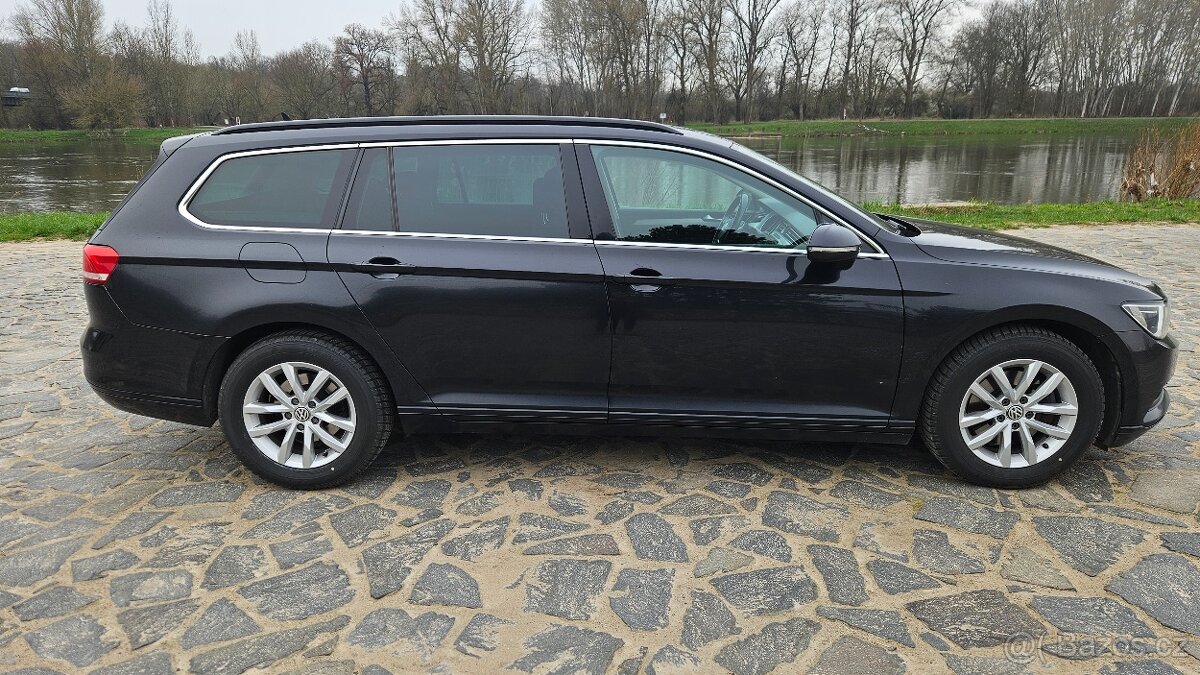 VW Passat 2.0tdi B8 DSG Navigace Černá - 15