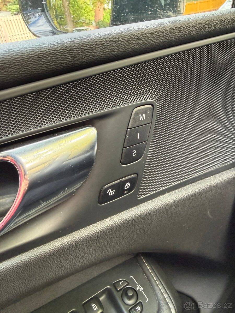 Volvo XC60 D4 R-Design, 140 kW, nez. topení, tažné zar. - 15