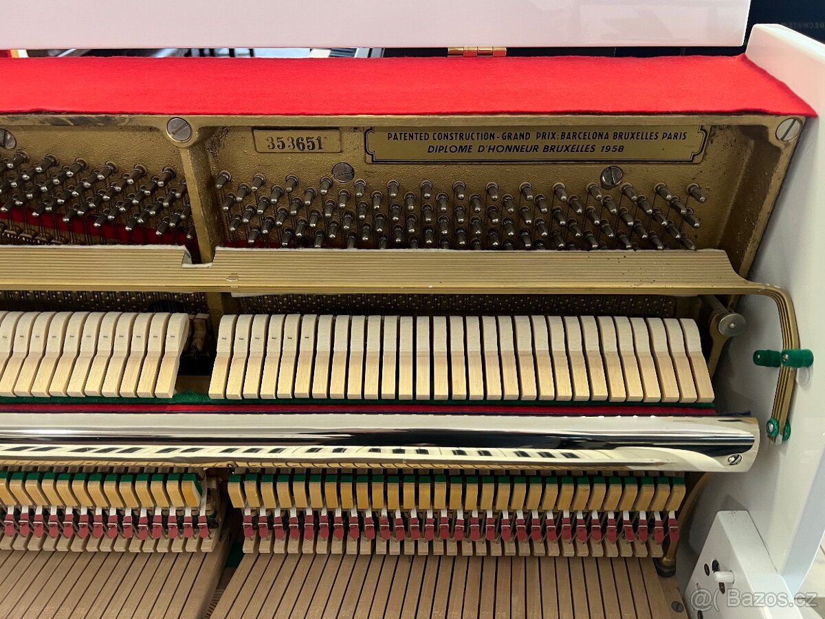 Bílé piano Petrof ve velmi dobrém stavu, PRODÁNO - 15