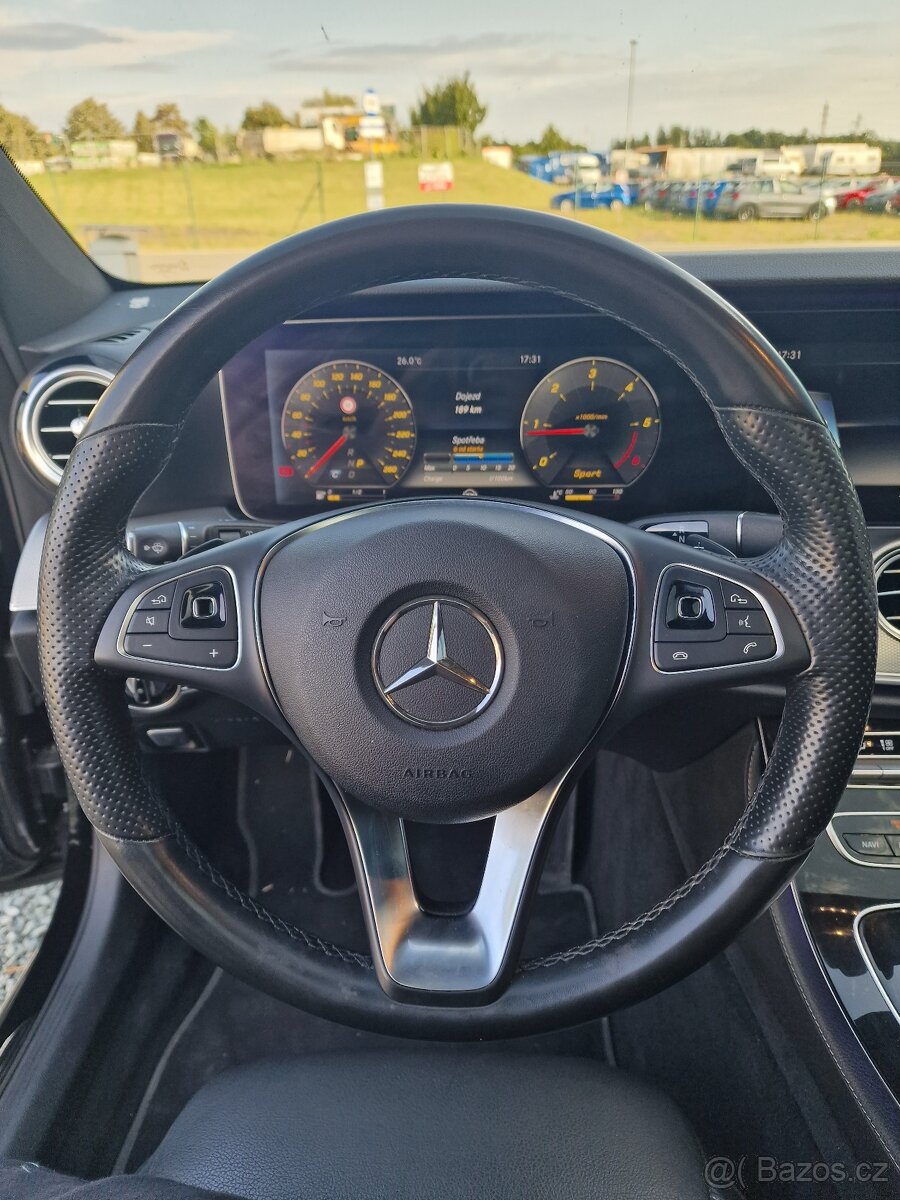 Mercedes-Benz E220d, kombi, panorama, Webasto, tažné, kůže - 15