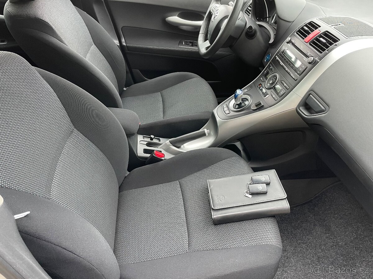 TOYOTA AURIS HYBRID LIFE 2011 NAJETO 86TKM - 15