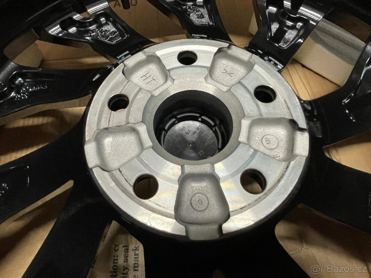 SUPERB 4, 3 NOVÁ ZIMNÍ ALU HELIX BLACK 235/40/19 R.V 2024 - 15