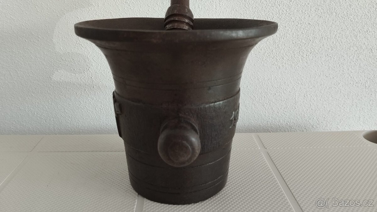 Starý válečný litinový hmoždíř s dělem a rokem 1914-1917 - 15