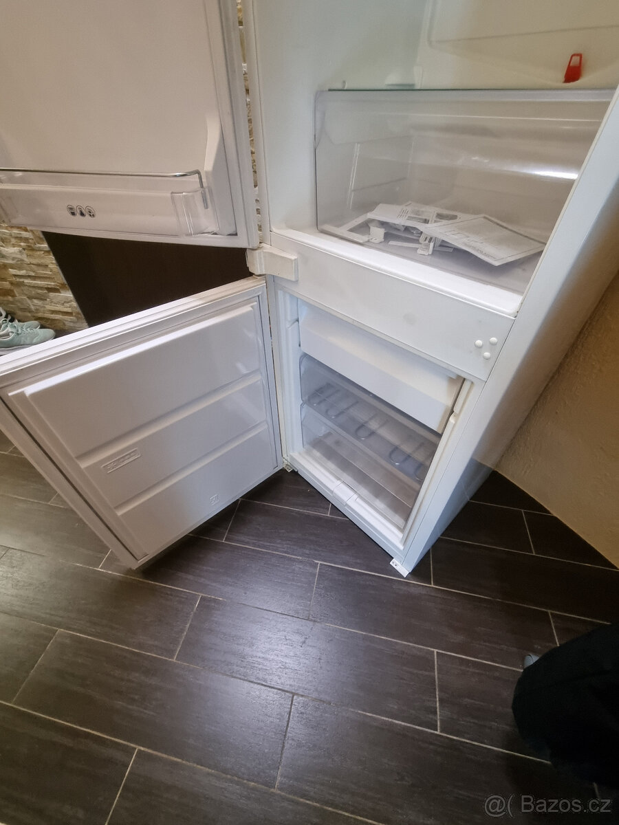 Darují za odvoz vestavnou ledničku Whirpool - 15