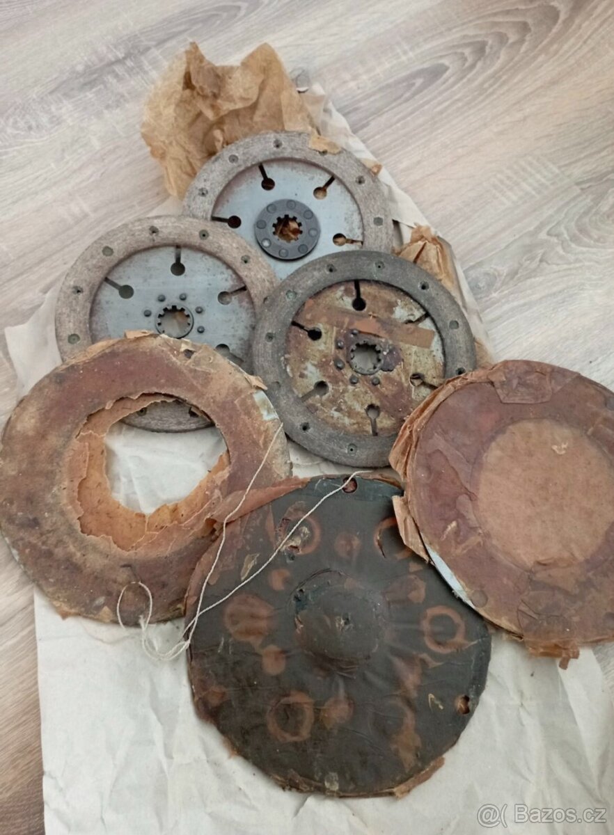 Originální nové náhradní díly z vojenského depozitu spojka - 15