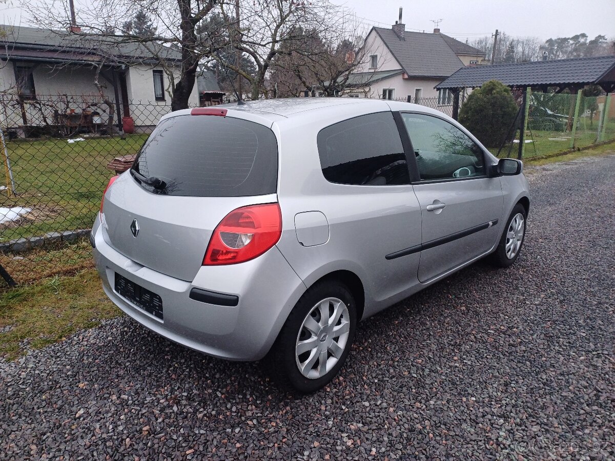 Renault Clio FACELIFT 1.6 16V 135396km. - 15