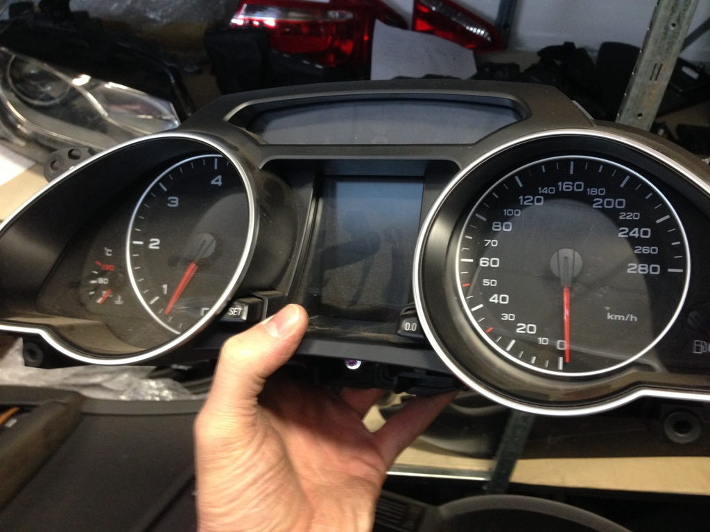 Audi A5 2,7TDI V6 2010 140kW, Manual - dily - 15