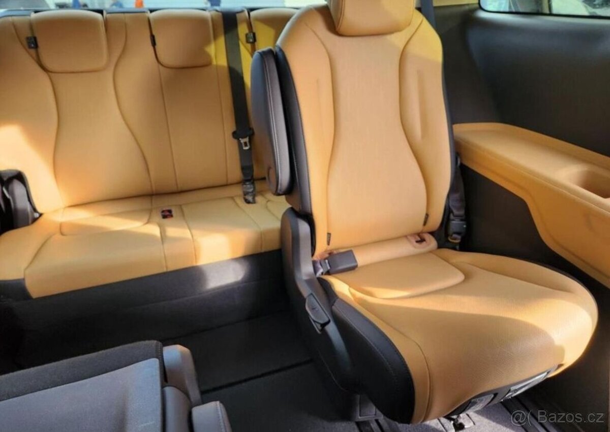 Kia Carnival 2.2- 9 míst - REZERVACE - 15