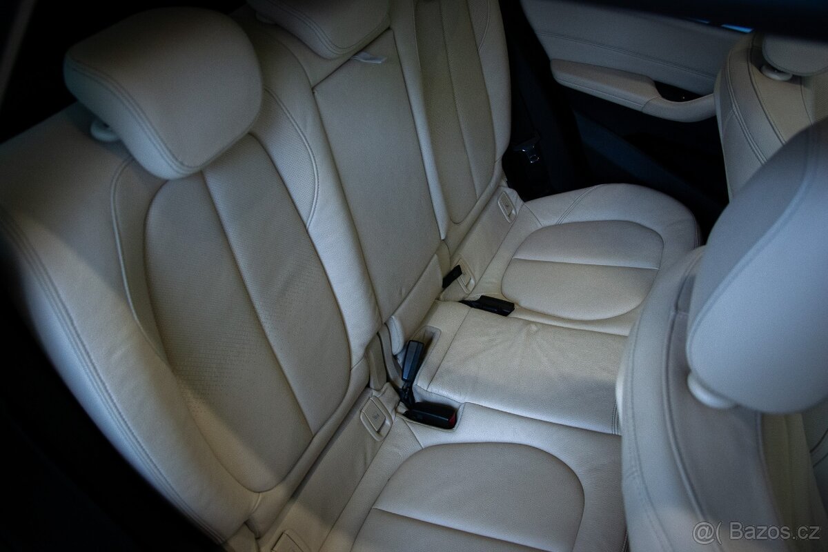 BMW X1 xDrive 20i A/T - 15