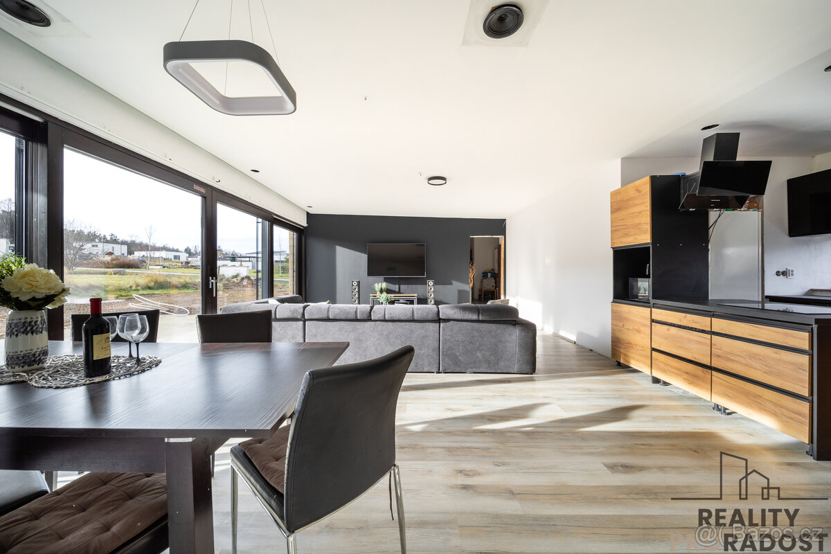 Novostavba s chytrou domácností na lukrativním místě ve Včel - 15