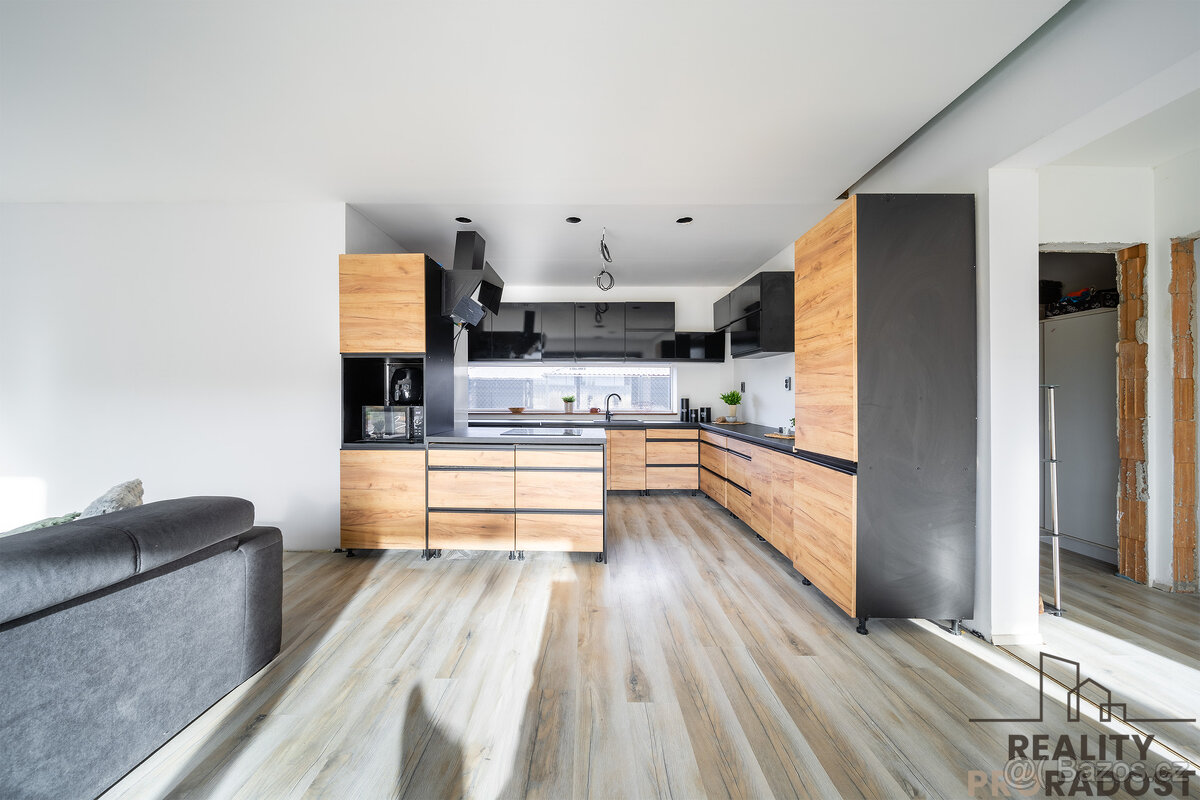 Novostavba s chytrou domácností na lukrativním místě ve Včel - 15