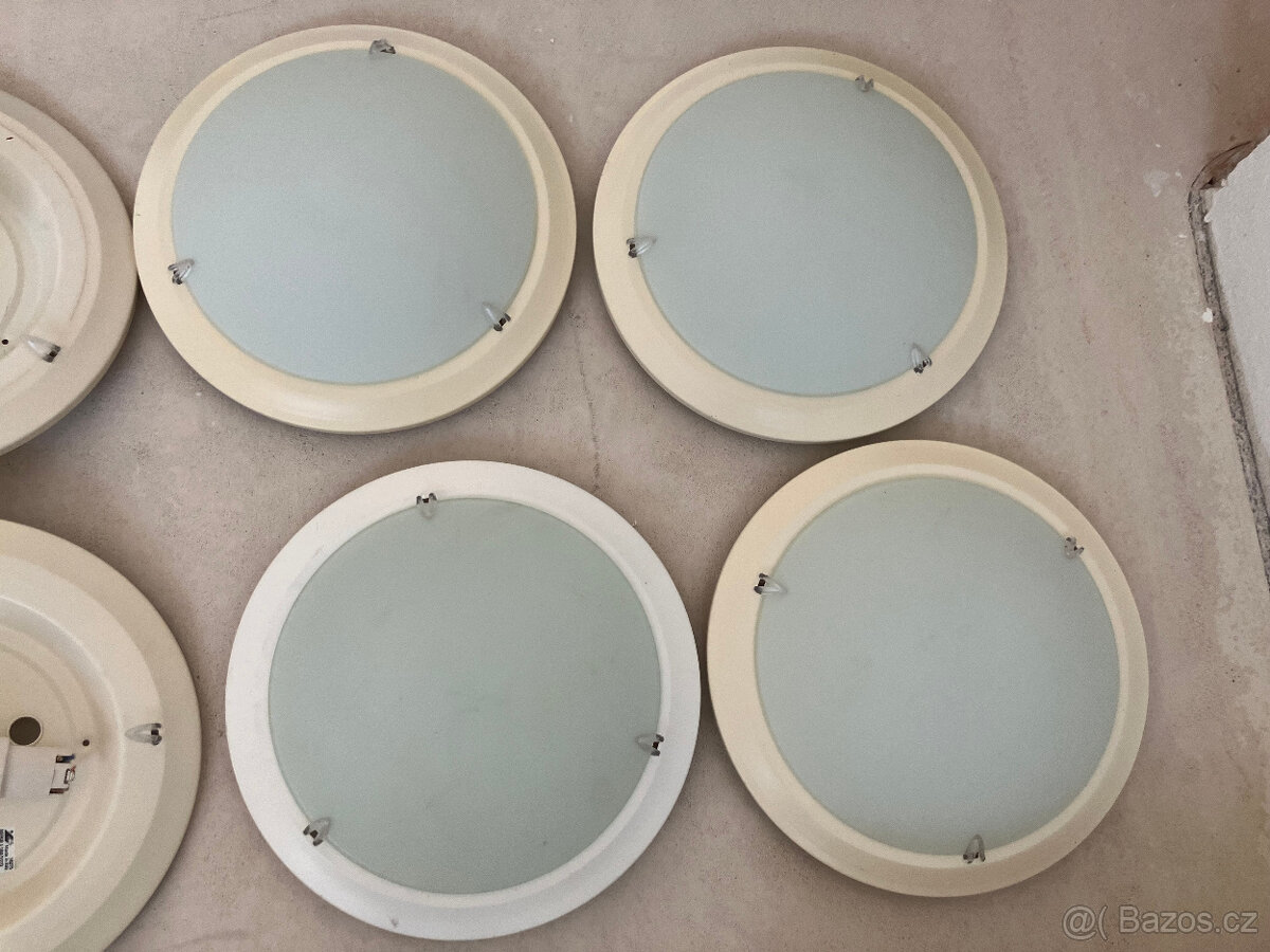 8ks světlo + 9ks žárovka - 15