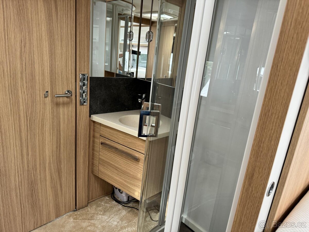 Niesmann + Bischoff 2021 obytný vůz - 15