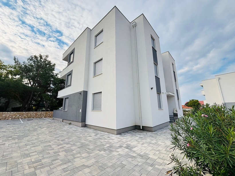 Chorvátsko-Trojizbový zariadený apartmán s bazénom - 15