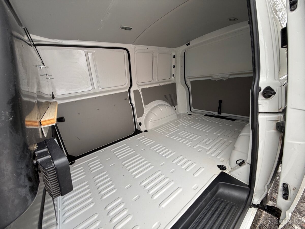 Volkswagen Transporter 2.0 TDi • 4/2016 • 62kw • Nová STK - 15