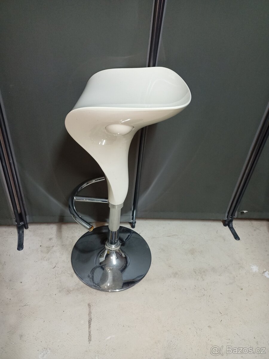 Prodám 4 x krásné výškově stavitelné otáčecí barové židle - 15