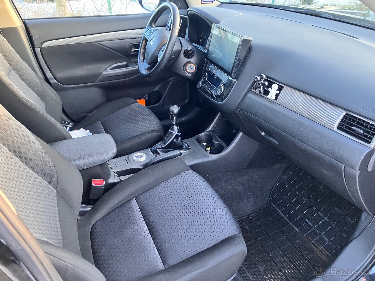 Mitsubishi Outlander 3 2.2 Di-D 4x4 tažné - 15