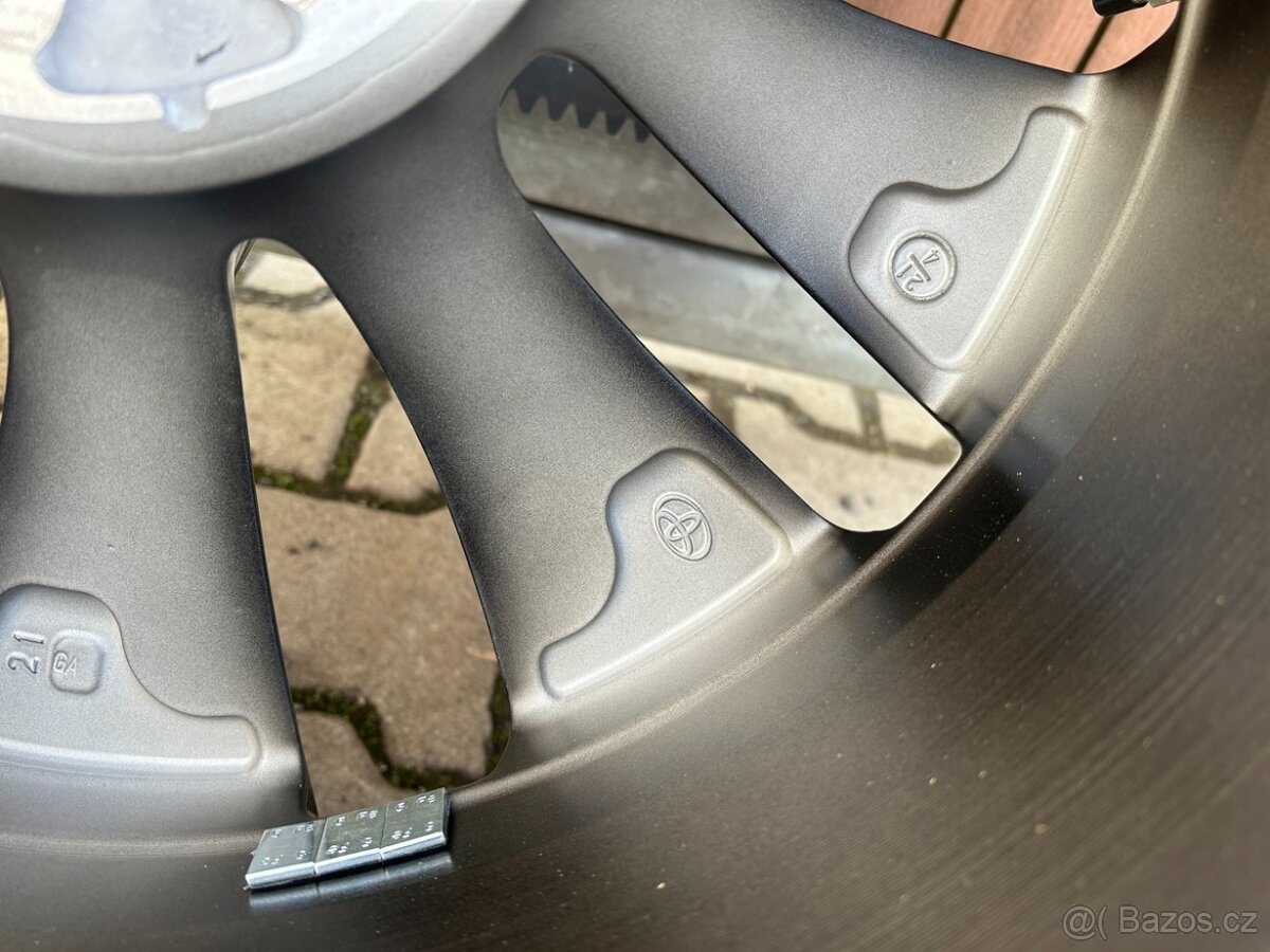 Toyota Mirai II zimní alu orig.nové 19 235/55R19 - 15