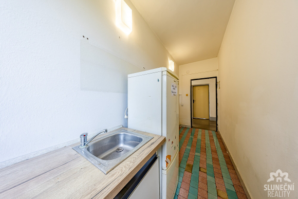 Pronájem výrobně-skladového areálu 400 m² se zázemím v Částk - 15