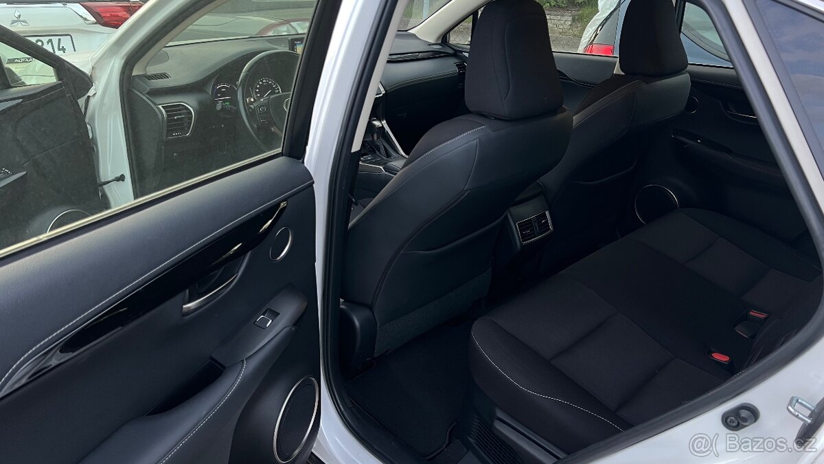 Lexus NX300h Hybrid m.2021 Perleť Navi Kamera Automat CVT - 15