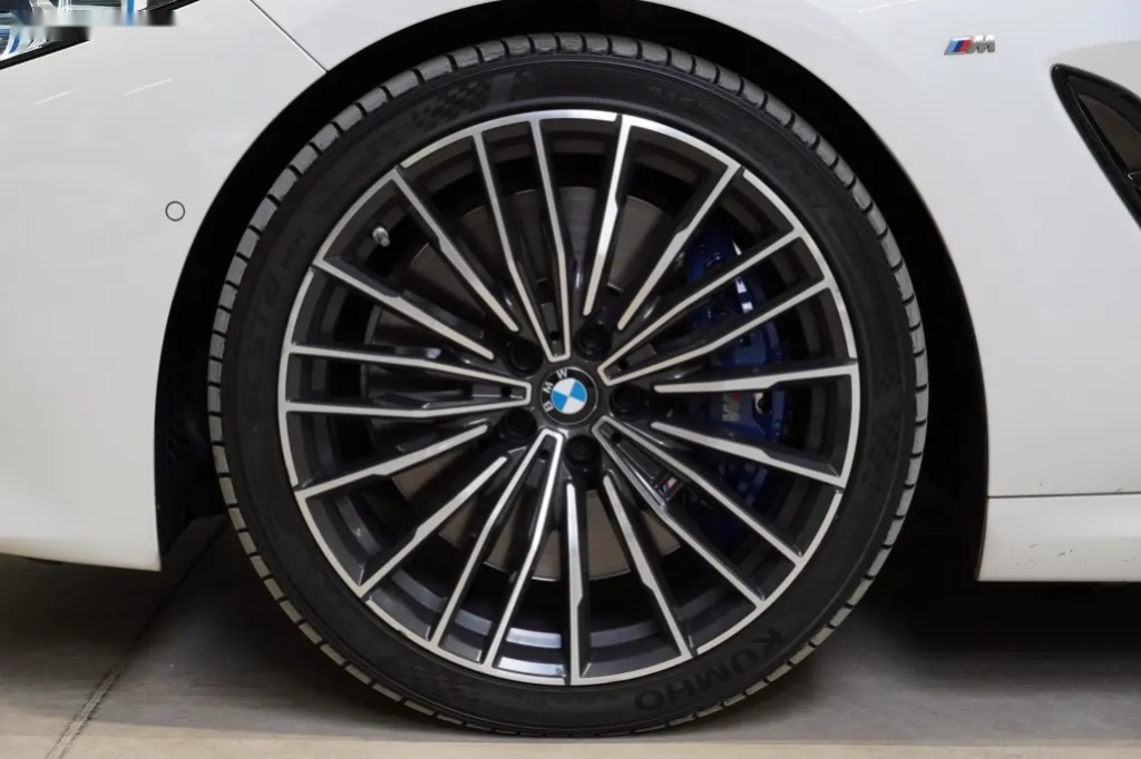 BMW Řada 8, BMW 850i Xdrive cabrio - 15