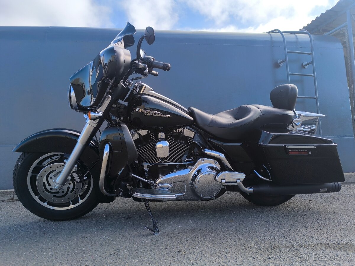 Harley Davidson FLHX Street Glide TOP STAV EU verze - 15