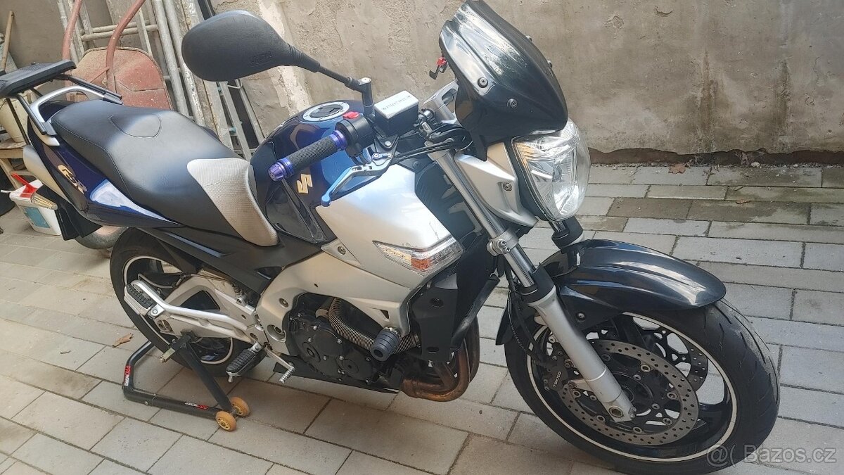 Suzuki GSR 600 - 15