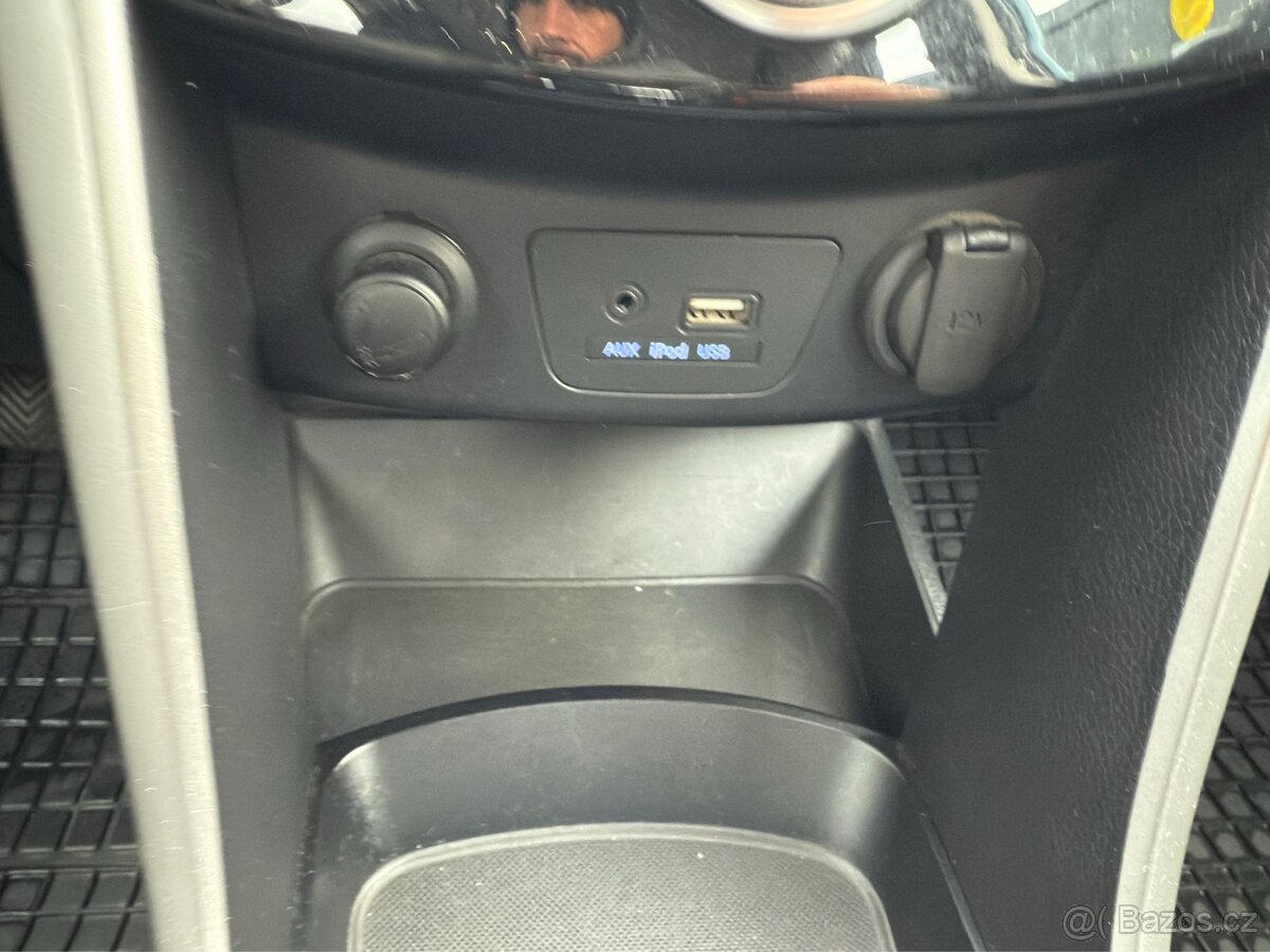 Hyundai i30 1,6i 88kW Trikolor - 15