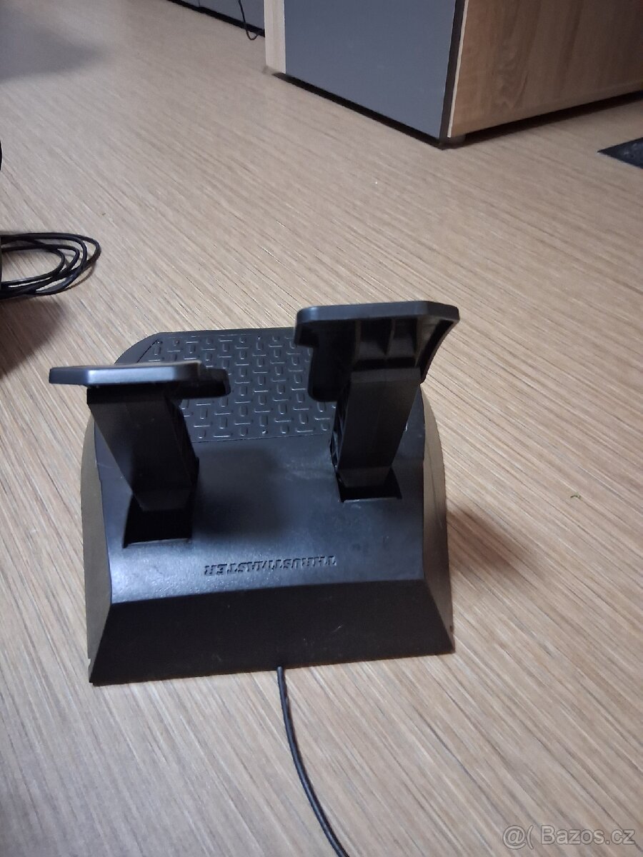 Herní volant z řady Thrustmaster T80 - 15