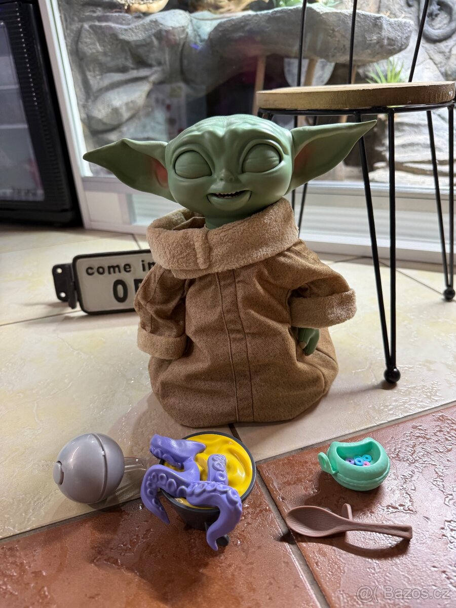 Interaktivní baby Yoda s příslušenstvím - 15