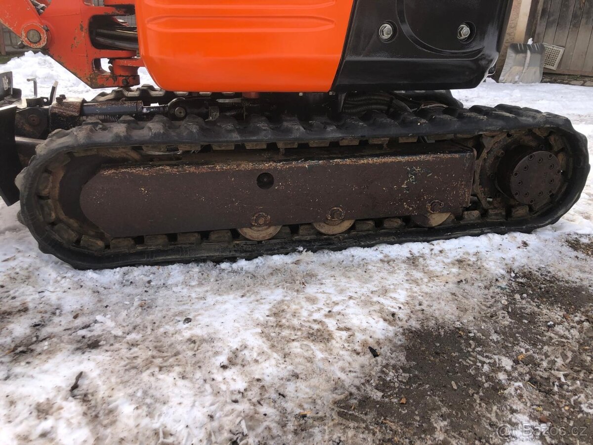 Minibagr Kubota U10 s nulovým přesahem zádě - 15