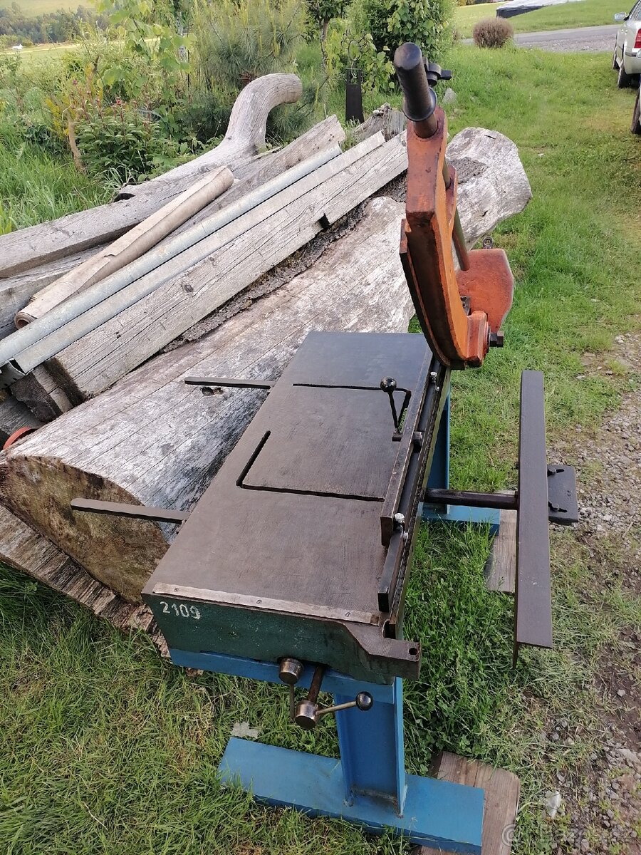 Tabulkové nůžky na plech Jesan NTP 1000 / 2,5 J - 15