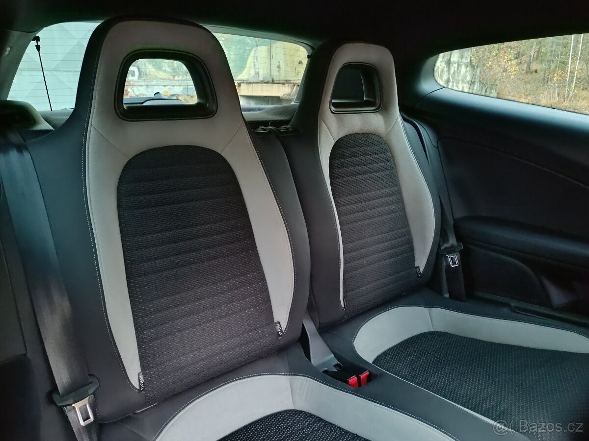 Volkswagen Scirocco R 265PS rok 2012, manuál - 15