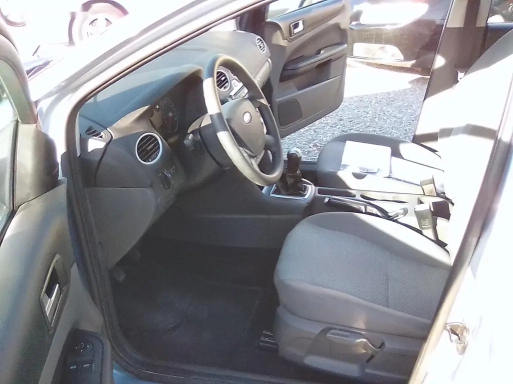 Ford Focus, 1.6i 16V combi, 4x kola navíc - 15