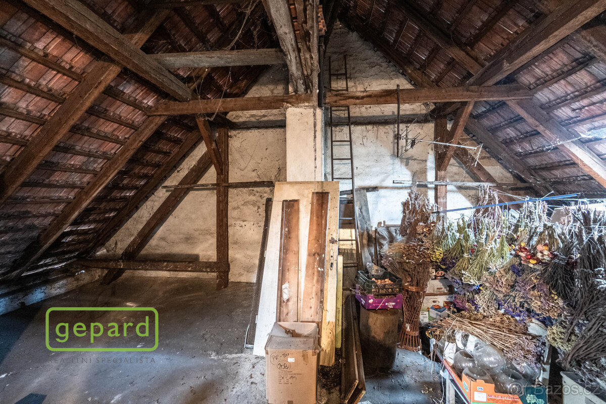 Spoluvlastnický podíl 1/2, rodinný dům Káranská, Praha 10 - - 15