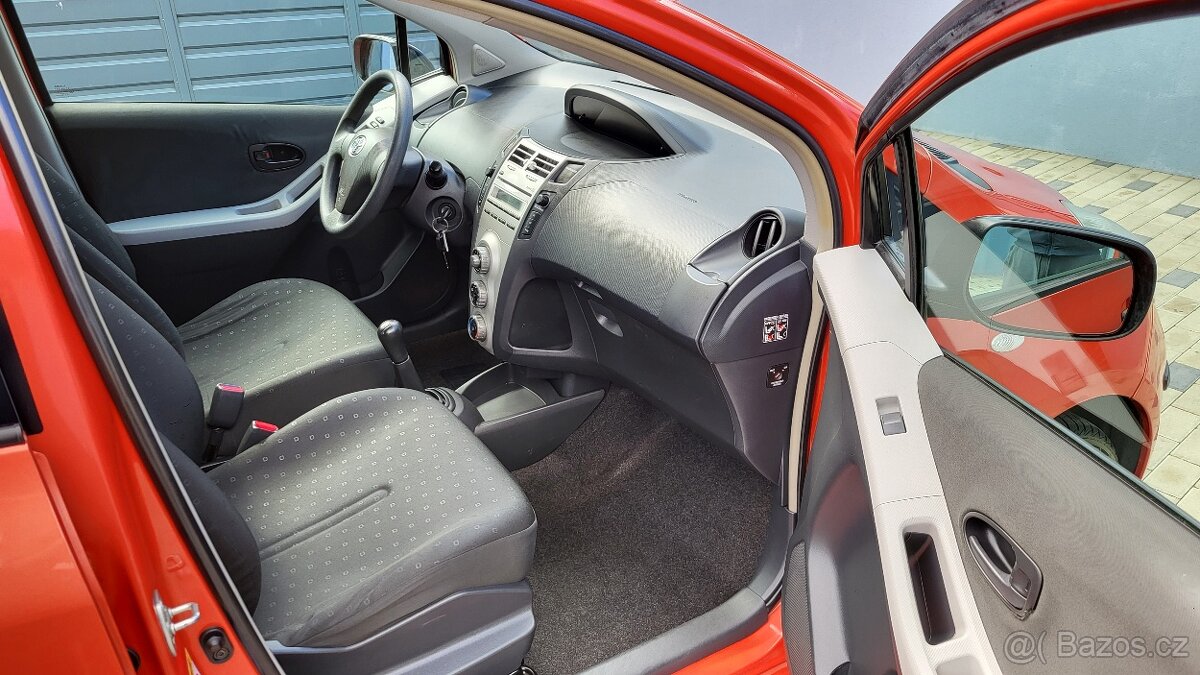 Toyota Yaris 1,0i - 51kw. HEZKÝ STAV - 1 MAJITEL. EURO 4 - 15