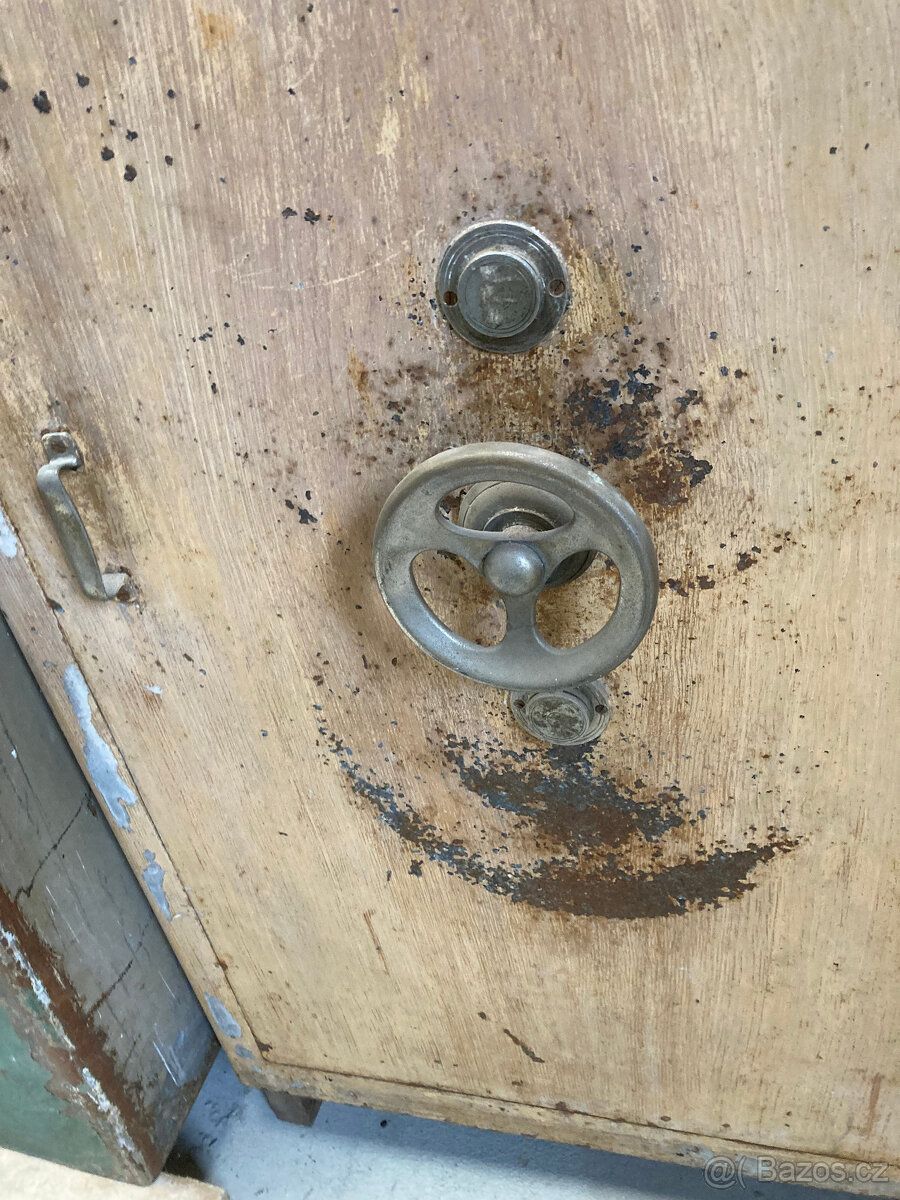 Trezor SAFESIA železobetonový, 2. bezp. třída 15.000 kč - 15