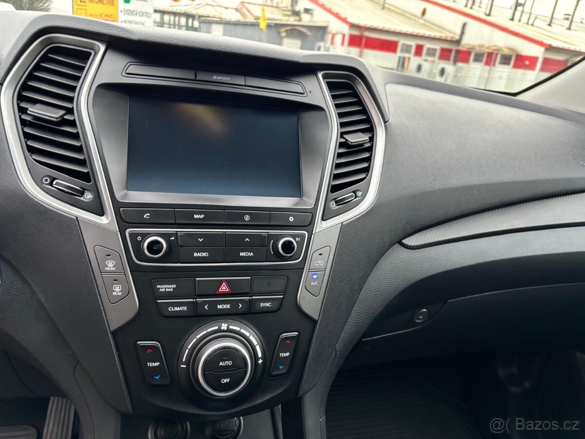 Hyundai Grand Santa Fe - 15